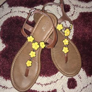 🌼Yellow Flower Beaded Sandals
